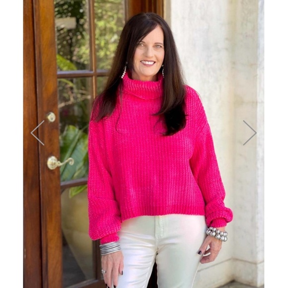DAVI & DANI Sweaters - DAVI & DANI Vibrant hot pink Turtleneck cable knit chunky sweater women’s medium